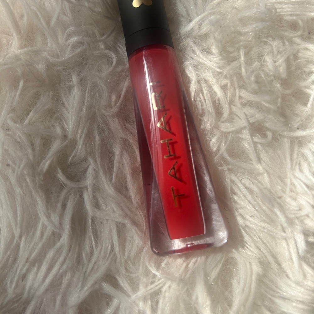 Tahari Liquid Lipstick — Classic Red